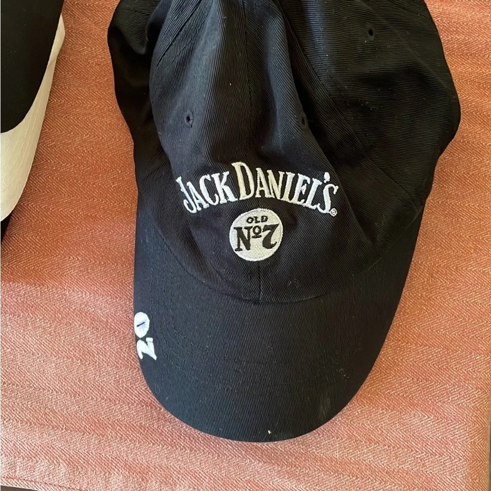 Bundle Jack Daniels Black and White Caps - Picture 2 of 3
